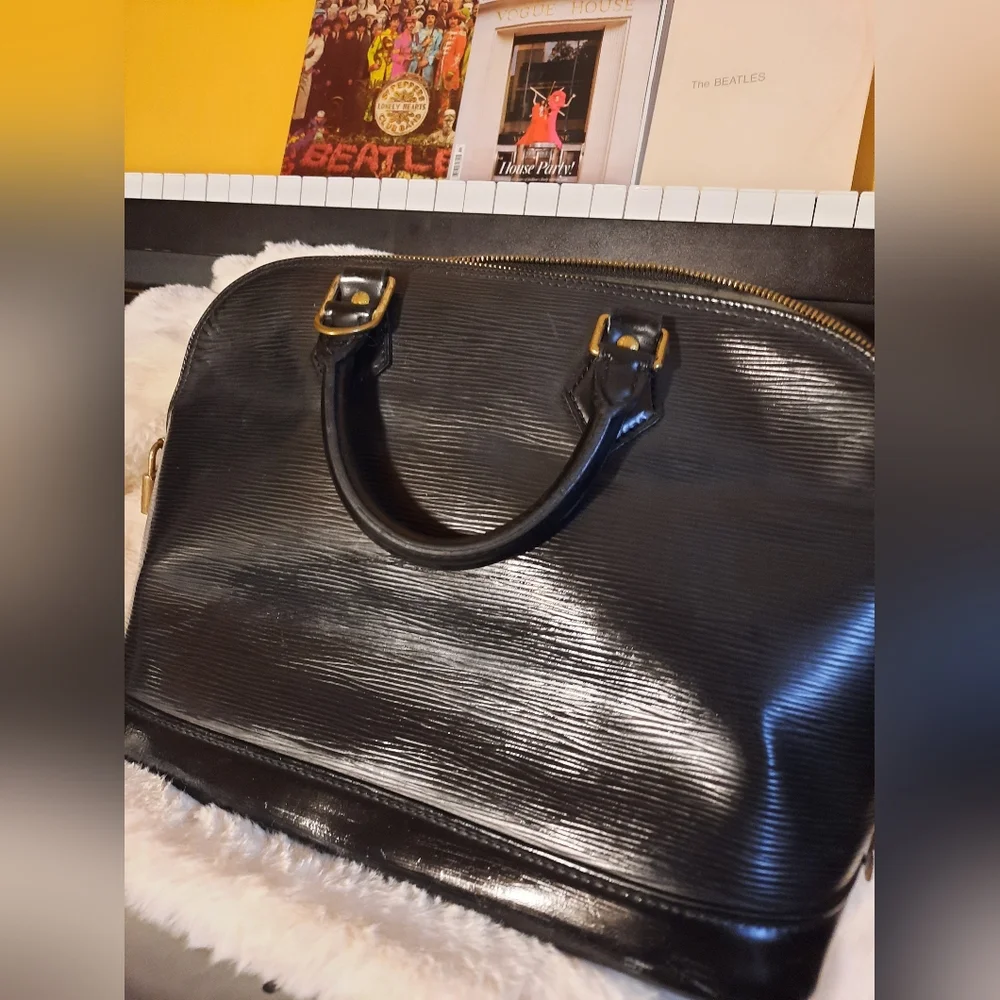 Louis Vuitton Vintage Epi Alma PM - Picture 8 of 16